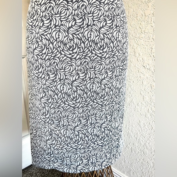 Pierri Dress Size 8 NWT Grey Sheath Dress with Zipper Accents Short Sleeves - Picture 2 of 16